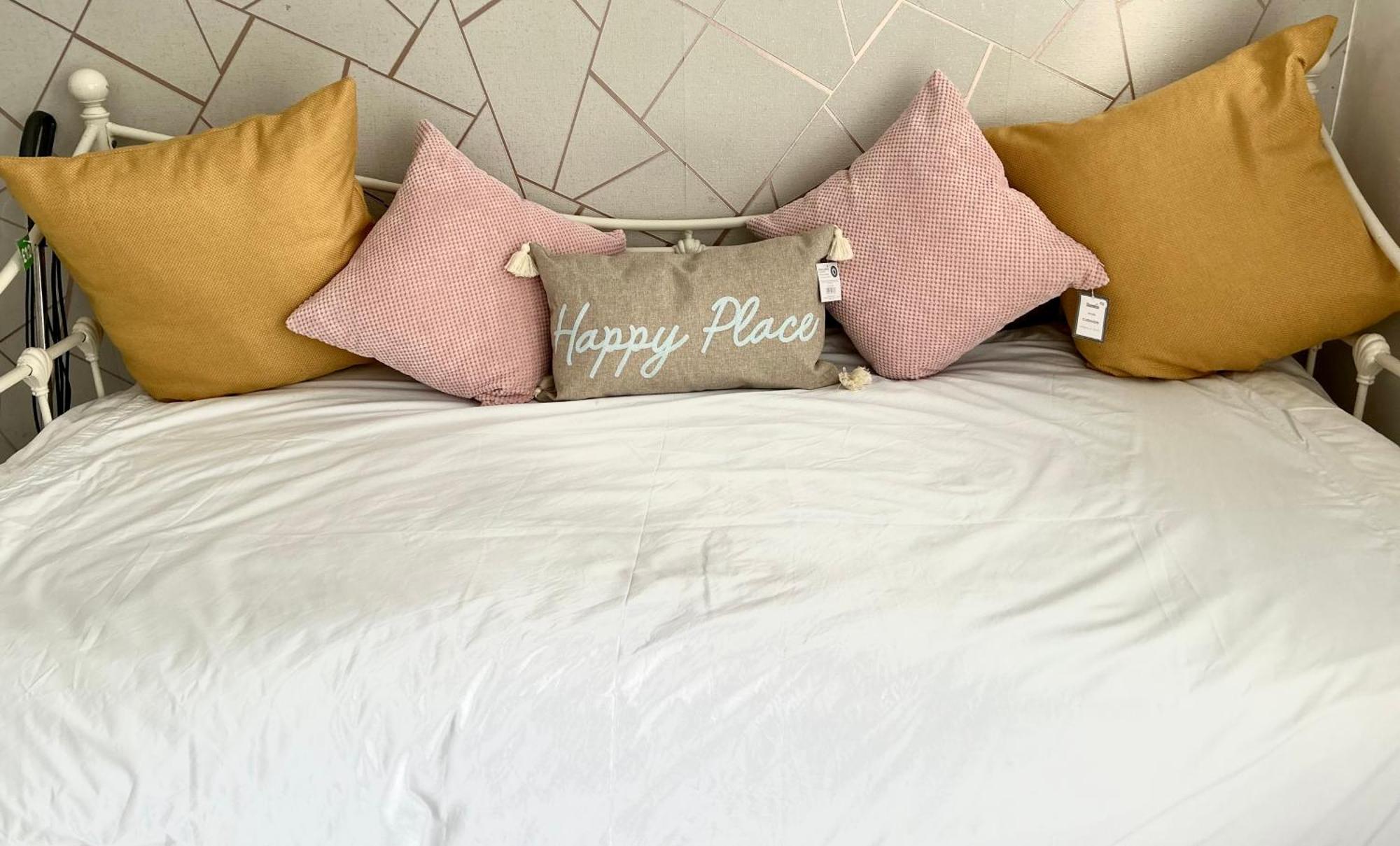 Happy Place With Kitchenette- Female Only Лондон Экстерьер фото